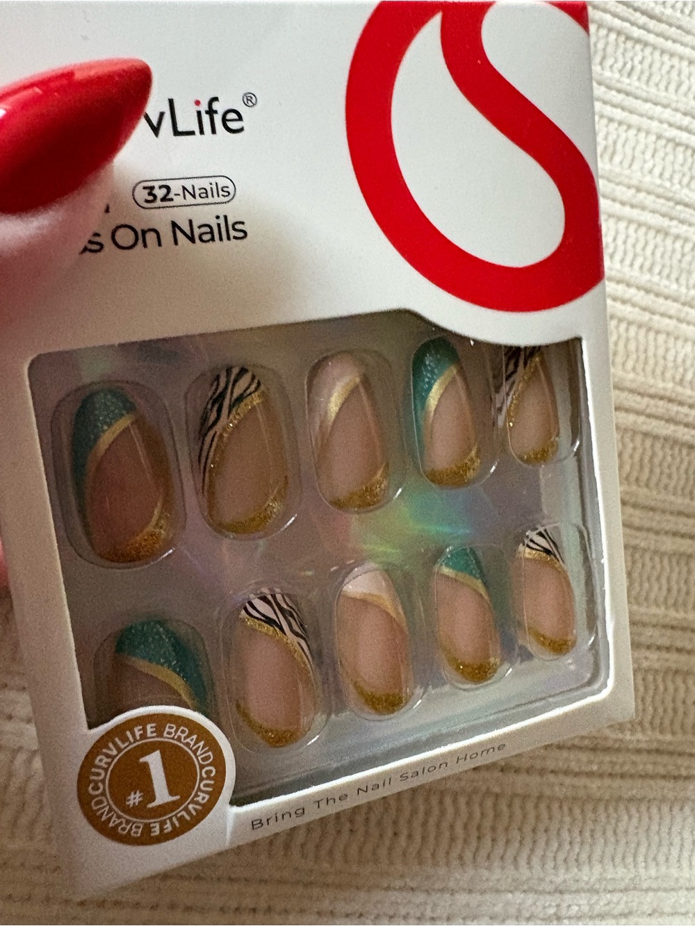 Curvlife Green and Gold Gel Press On Nails - 32 Pack - Picture 4 of 6